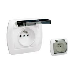 KARLIK Jednoduchá zásuvka stříbrná s klapkou