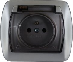 KARLIK Jednoduchá zásuvka bílá s klapkou