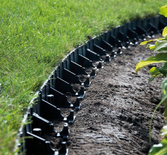 Plastový obrubník Bradas 45 mm