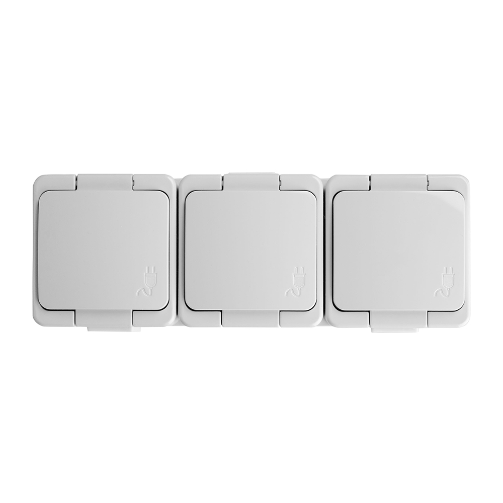 Trojitá zásuvka s klapkou